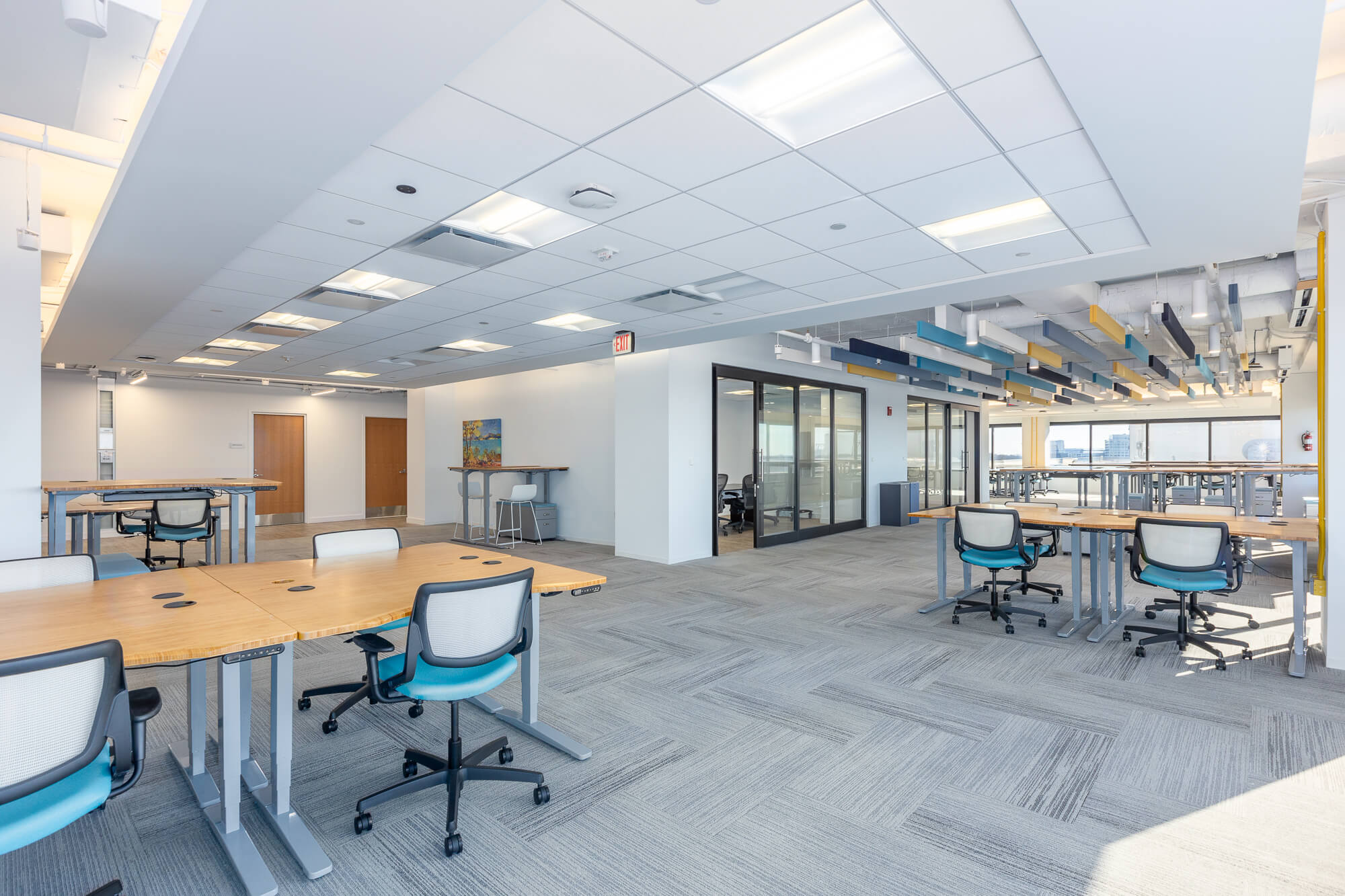 MetroOffices Tysons 1 - Metro Offices A spacious coworking space equipped with tables and chairs.