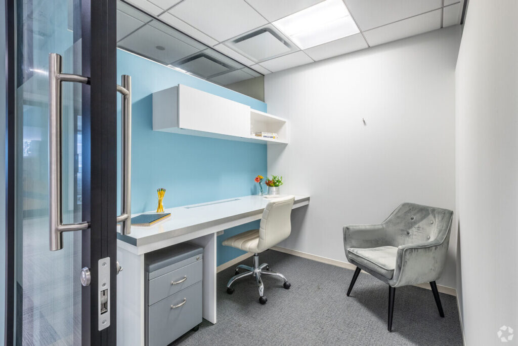 tysons2022 17 - Metro Offices Office space for rent with a desk and chair